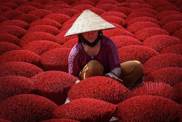 Loạt ảnh chụp làng nghề làm nhang Việt Nam đang khiến cư dân mạng Trung Quốc sửng sốt, từ khoá lọt hẳn top tìm kiếm Weibo: Quá tuyệt vời! - Ảnh 9.