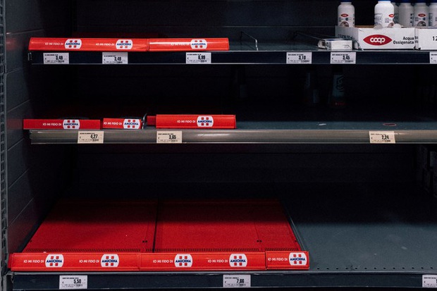 Đời sống thường nhật bên trong khu cách ly Covid-19 ở Italy - Ảnh 5.