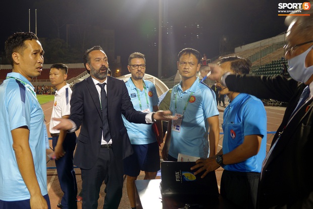 Đội Thanh Hóa triển khai Catenaccio bóp nghẹt Công Phượng, nhưng vẫn thua vì không được trọng tài hậu thuẫn - Ảnh 3.