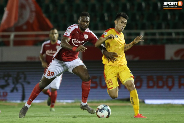 Đội Thanh Hóa triển khai Catenaccio bóp nghẹt Công Phượng, nhưng vẫn thua vì không được trọng tài hậu thuẫn - Ảnh 5.