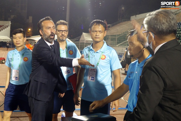 Đội Thanh Hóa triển khai Catenaccio bóp nghẹt Công Phượng, nhưng vẫn thua vì không được trọng tài hậu thuẫn - Ảnh 2.