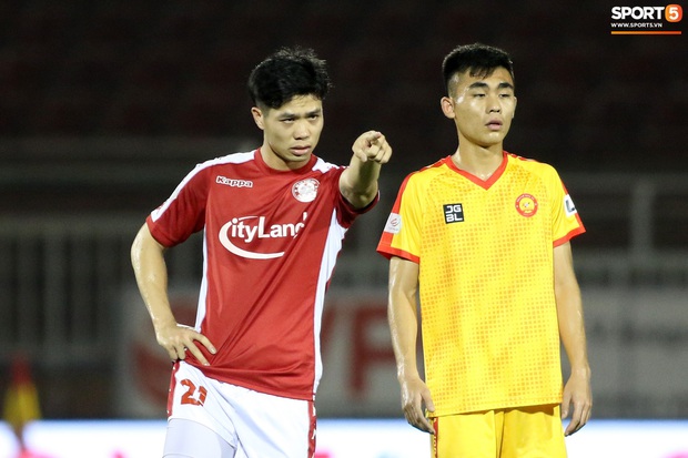 Đội Thanh Hóa triển khai Catenaccio bóp nghẹt Công Phượng, nhưng vẫn thua vì không được trọng tài hậu thuẫn - Ảnh 10.