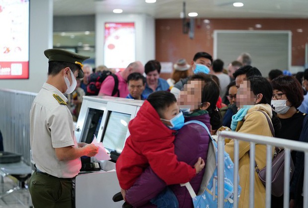 Nhiều hệ lụy khi người Việt về từ vùng dịch - Ảnh 1.