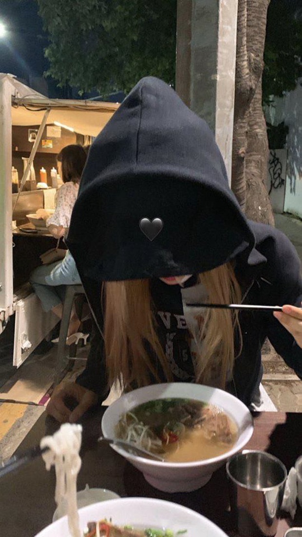 Fan Việt truyền tay nhau bộ ảnh “đi ăn tối nay cùng Rosé (BLACKPINK)” khắp Facebook: Cô bạn gái mà ai cũng muốn ở bên là đây! - Ảnh 12.