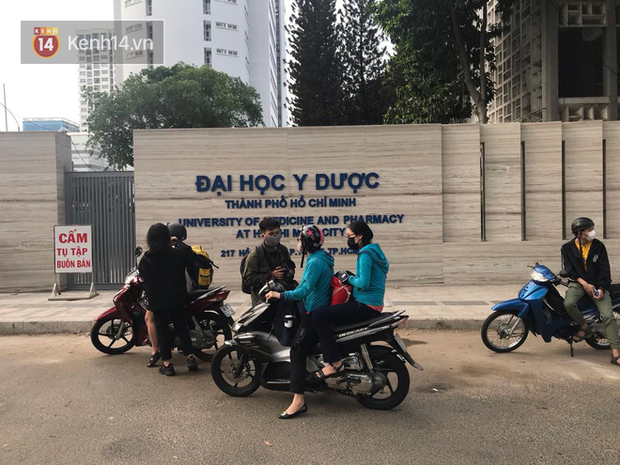 Là trường duy nhất tại TPHCM đi học mùa dịch, nhiều sinh viên lo lắng phản đối - Ảnh 1.