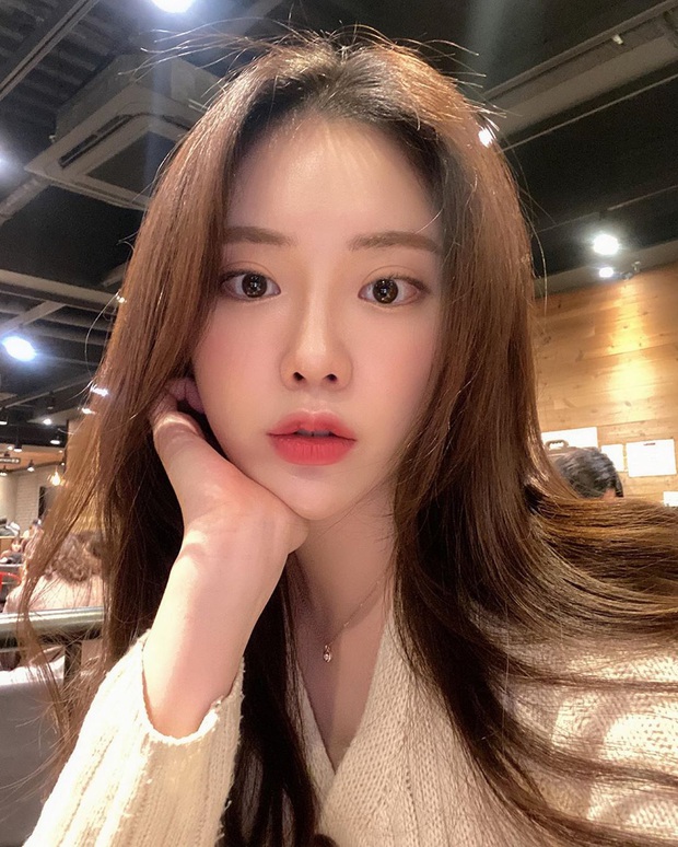 4 chiêu makeup hack tuổi dành cho các chị em, hiệu nghiệm ngay cả khi phải đeo khẩu trang nguyên ngày - Ảnh 2.