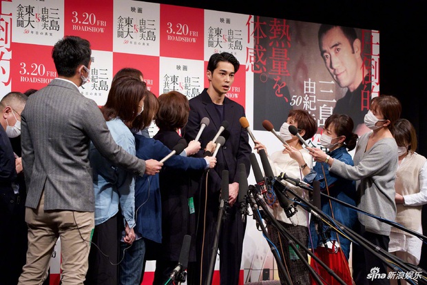 Ngoại tình với nàng thơ của Song Joong Ki, chồng trẻ cúi gập người xin lỗi vợ, lúng túng khi bị phóng viên hỏi xoáy - Ảnh 3.