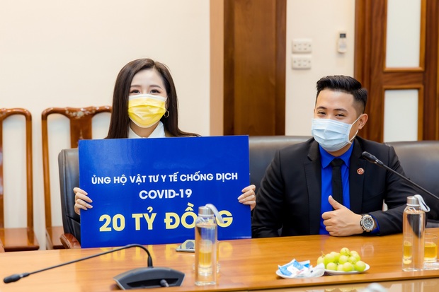 Hoa hậu Mai Phương Thuý gặp Thủ tướng Chính phủ, đại diện ủng hộ 20 tỷ đồng phòng chống đại dịch Covid-19 - Ảnh 4.