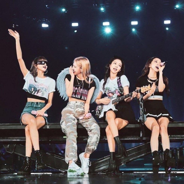 Cùng hát encore nhưng Red Velvet và BLACKPINK live “như nuốt đĩa”, Lisa còn phát âm chuẩn như người Hàn; riêng TWICE sau 5 năm càng nghe càng dở? - Ảnh 2.