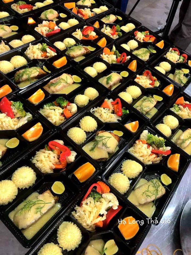 Giám đốc khách sạn 4 sao ở Hạ Long chia sẻ về những suất cơm cách ly sang chảnh, toàn tinh hoa ẩm thực gây sốt MXH - Ảnh 3. Giám đốc khách sạn 4 sao ở Hạ Long chia sẻ về những suất cơm cách ly sang chảnh, toàn tinh hoa ẩm thực gây sốt MXH - Ảnh 3.