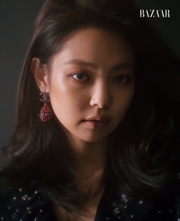 Jennie bất ngờ hắc hóa, thử kiểu makeup dìm nhan sắc tơi tả nhưng lạ thay vẫn được khen tới tấp - Ảnh 3. Jennie bất ngờ hắc hóa, thử kiểu makeup dìm nhan sắc tơi tả nhưng lạ thay vẫn được khen tới tấp - Ảnh 3.