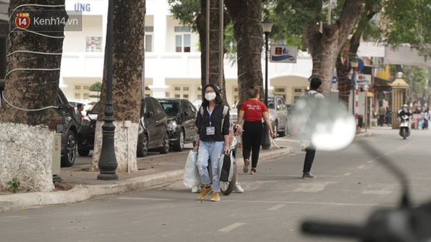 Sinh viên đi học sau nhiều tuần nghỉ, hàng quán tấp nập, đông khách trở lại - Ảnh 10. Sinh viên đi học sau nhiều tuần nghỉ, hàng quán tấp nập, đông khách trở lại - Ảnh 10.