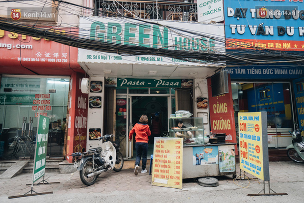Sinh viên đi học sau nhiều tuần nghỉ, hàng quán tấp nập, đông khách trở lại - Ảnh 16. Sinh viên đi học sau nhiều tuần nghỉ, hàng quán tấp nập, đông khách trở lại - Ảnh 16.