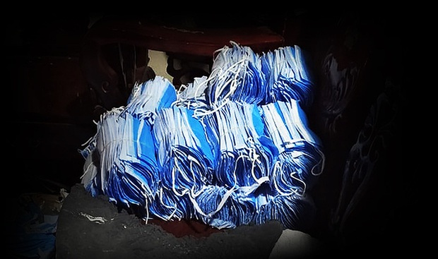 Chủ kho phế liệu chứa 2 tấn khẩu trang cũ ở Sài Gòn khai gì? - Ảnh 2. Chủ kho phế liệu chứa 2 tấn khẩu trang cũ ở Sài Gòn khai gì? - Ảnh 2.