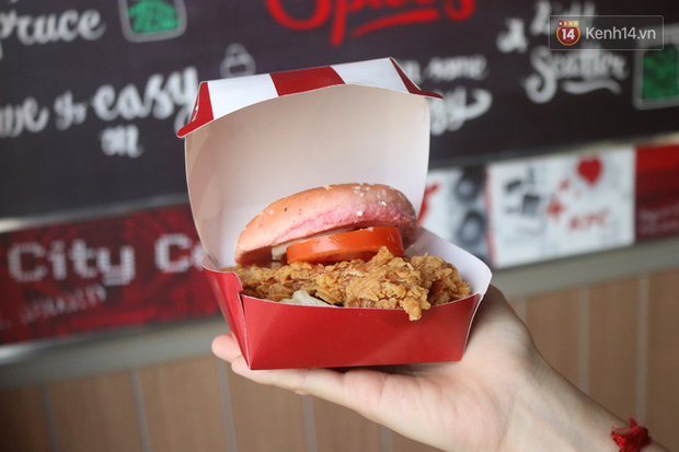 Review cực nhanh “siêu phẩm” burger thanh long mới toanh của KFC: Hương vị liệu có gì khác biệt so với loại burger thông thường? - Ảnh 14.