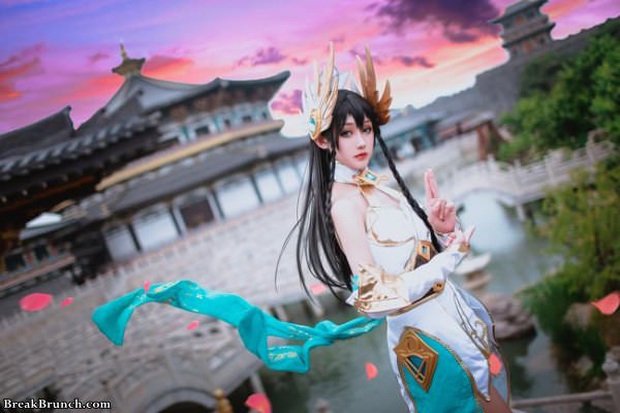 LMHT: Ngắm nhìn vẻ đẹp thoát tục tựa tiên nữ của cosplayer Trung Quốc trong bộ ảnh Irelia Thánh Kiếm - Ảnh 3.