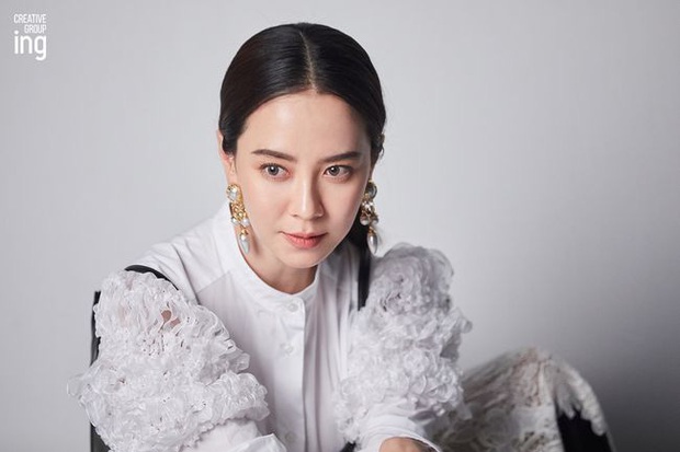 Cứ tưởng sút cân xuống sắc, ai dè loạt hình khoe hậu trường mới của mợ ngố Song Ji Hyo lại gây bão vì bùng nổ visual - Ảnh 2.