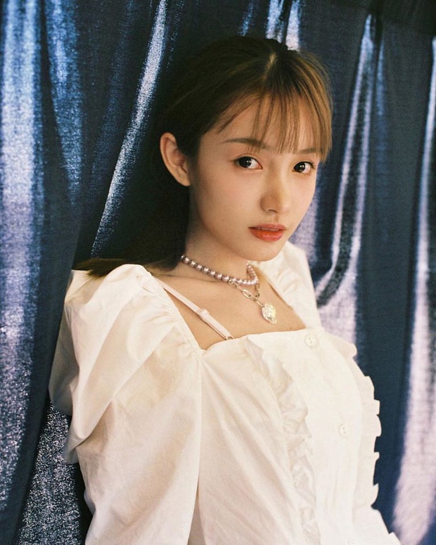 Hot girl Weibo một thời khiến Lisa phấn khích khi đột nhiên hóa... Thủy thủ mặt trăng trên sân khấu - Ảnh 3. Hot girl Weibo một thời khiến Lisa phấn khích khi đột nhiên hóa... Thủy thủ mặt trăng trên sân khấu - Ảnh 3.