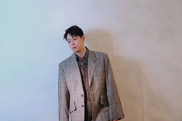 Hậu fanmeeting, Park Yoochun tiếp tục bán photobook với giá “cắt cổ” khiến Knet bức xúc - Ảnh 2.