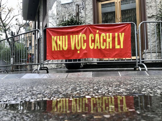 Cuộc sống trở lại bình thường ở Trúc Bạch sau 14 ngày cách ly: Người chăm chỉ quét dọn, người đạp xe, câu cá - Ảnh 3.