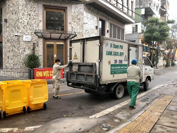 Cuộc sống trở lại bình thường ở Trúc Bạch sau 14 ngày cách ly: Người chăm chỉ quét dọn, người đạp xe, câu cá - Ảnh 10.