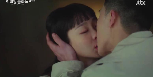 TẦNG LỚP ITAEWON TẬP CUỐI kết thúc siêu ngọt ngào, Park Seo Joon cuồng nhiệt khóa môi điên nữ rồi này! - Ảnh 9.