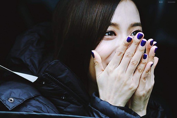 Jisoo rất chăm làm mấy kiểu nail nhí nhảnh dễ thương vô đối, càng nhìn càng thấy cưng xỉu - Ảnh 10. Jisoo rất chăm làm mấy kiểu nail nhí nhảnh dễ thương vô đối, càng nhìn càng thấy cưng xỉu - Ảnh 10.