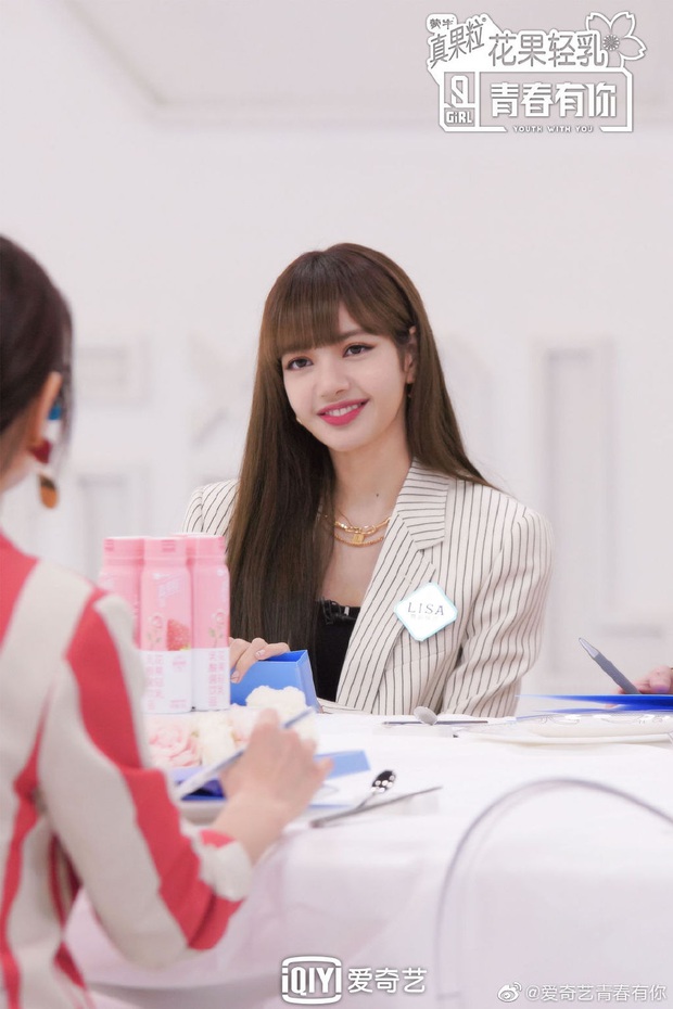 1001 sắc thái của Lisa (BLACKPINK) khi làm giám khảo: Dễ thương đúng lúc, nghiêm khắc đúng chỗ - Ảnh 8. 1001 sắc thái của Lisa (BLACKPINK) khi làm giám khảo: Dễ thương đúng lúc, nghiêm khắc đúng chỗ - Ảnh 8.