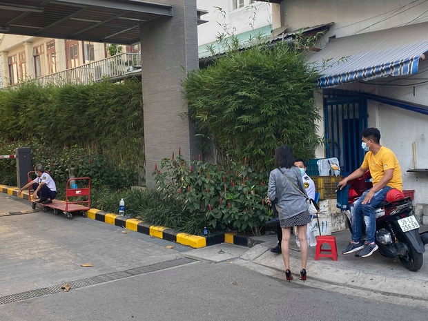 TP.HCM: Xử trí ổ dịch tại quán bar Buddha, 3 người đã nhiễm Covid-19 sau khi tiếp xúc với phi công Vietnam Airlines - Ảnh 1. TP.HCM: Xử trí ổ dịch tại quán bar Buddha, 3 người đã nhiễm Covid-19 sau khi tiếp xúc với phi công Vietnam Airlines - Ảnh 1.