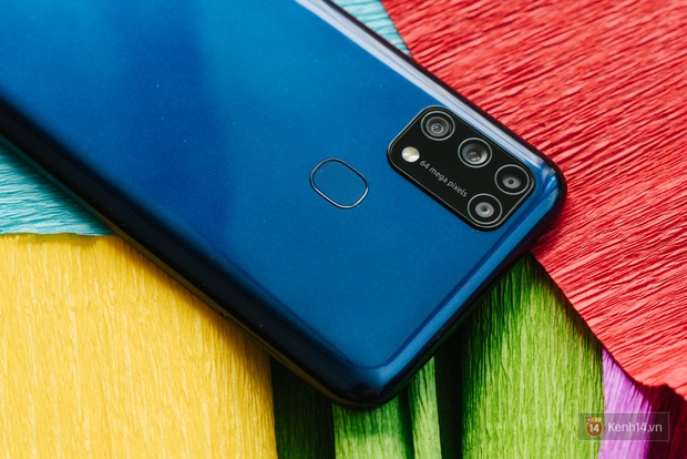 Đánh giá smartphone chơi trội mới của Samsung: giá 6 triệu Đồng nhưng có camera 64MP và pin 6000 mAh - Ảnh 2.
