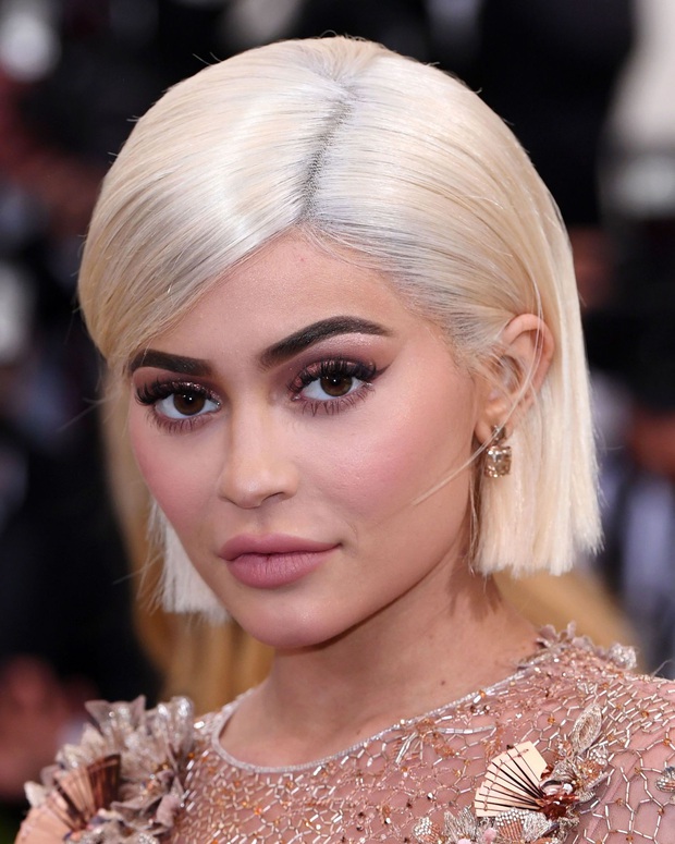 Ở nhà triền miên, tỷ phú sexy nhất Hollywood Kylie Jenner vẫn gây bão MXH vì lột xác sau khi cắt phăng mái tóc dài - Ảnh 5.