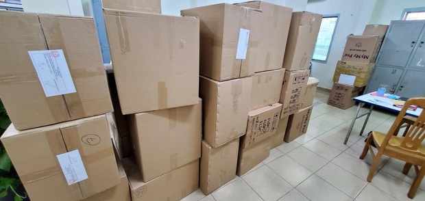 Bắt người nước ngoài buôn lậu khẩu trang y tế khủng ở Sài Gòn - Ảnh 2. Bắt người nước ngoài buôn lậu khẩu trang y tế khủng ở Sài Gòn - Ảnh 2.