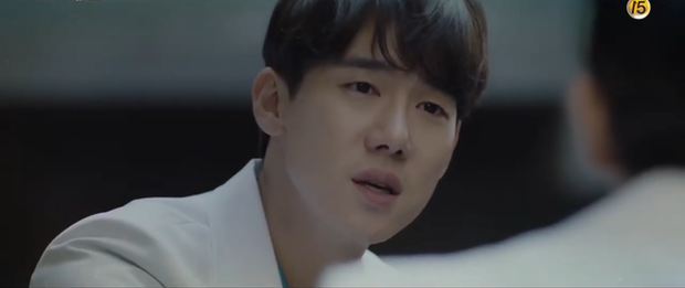 Hospital Playlist tập 3 hết tấu hài lại rút cạn nước mắt nhờ Jo Jung Suk, trở thành phim đài tvN đáng xem nhất lúc này! - Ảnh 2.