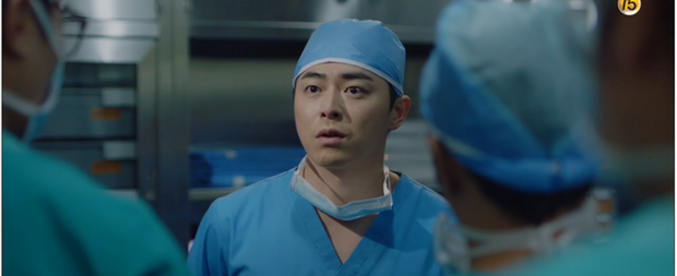 Hospital Playlist tập 3 hết tấu hài lại rút cạn nước mắt nhờ Jo Jung Suk, trở thành phim đài tvN đáng xem nhất lúc này! - Ảnh 10.