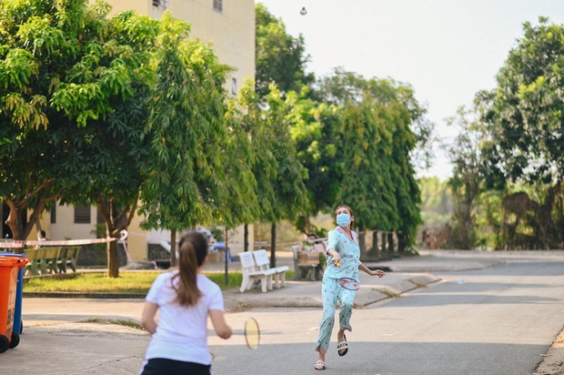 Nói là làm, Võ Hoàng Yến đăng thông báo “chiêu sinh” lớp catwalk ngay trong khu tập trung: “Chị đại” là đây chứ đâu! - Ảnh 6.