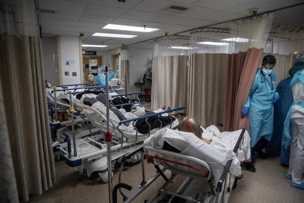 Bệnh viện ở New York bật chế độ thảm họa, bác sĩ thành bệnh nhân Covid-19 - Ảnh 5.