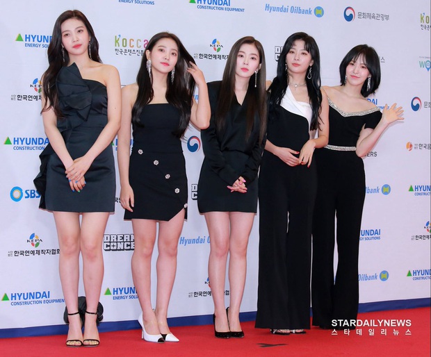 Lúc mới debut tóc tai màu mè là thế, Red Velvet giờ chỉ chuộng màu tóc trầm nền nã, đơn giản mà sang hơn gấp bội - Ảnh 9. Lúc mới debut tóc tai màu mè là thế, Red Velvet giờ chỉ chuộng màu tóc trầm nền nã, đơn giản mà sang hơn gấp bội - Ảnh 9.