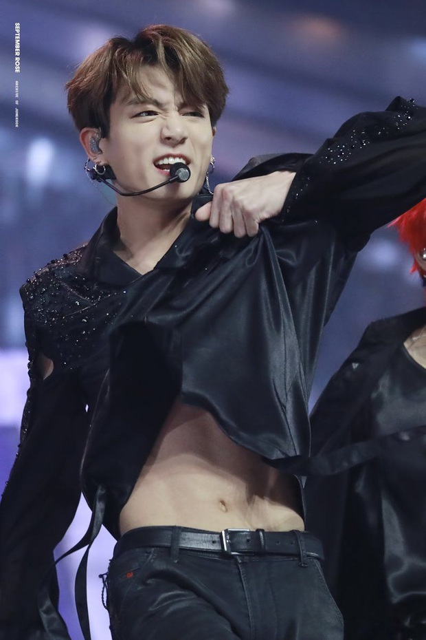 Rớt hết liêm sỉ trước màn cởi áo khoe body mãn nhãn của Jungkook (BTS) và tất cả là nhờ công của anh cả Jin! - Ảnh 7.