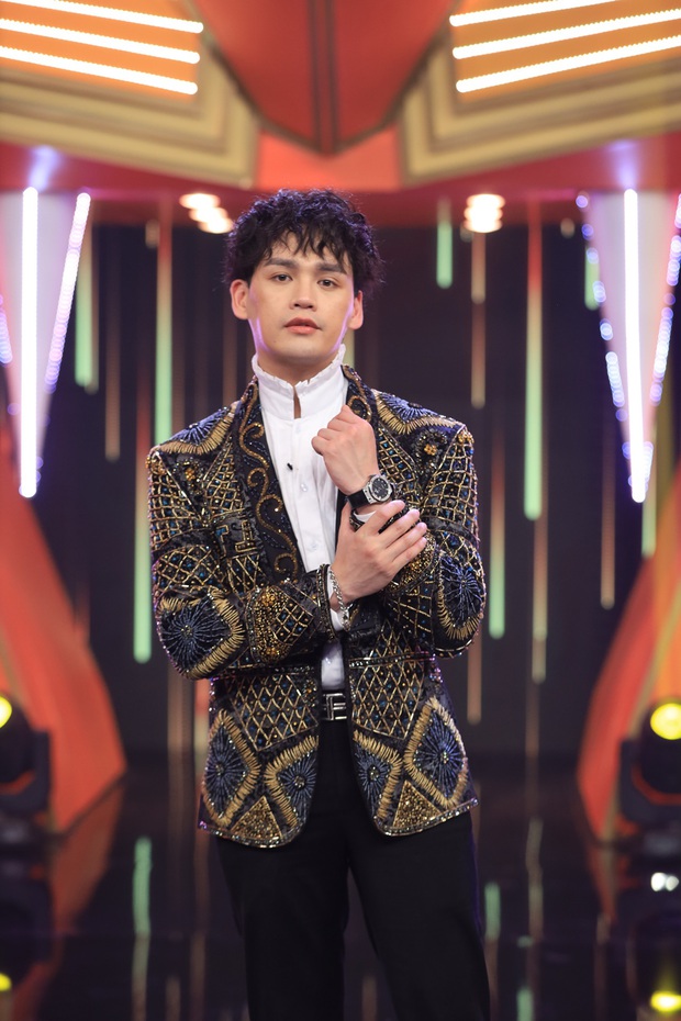 Denis Đặng mang cả bộ tóc dài ngang lưng đi chơi gameshow, tố Trung Quân... gian xảo - Ảnh 4. Denis Đặng mang cả bộ tóc dài ngang lưng đi chơi gameshow, tố Trung Quân... gian xảo - Ảnh 4.