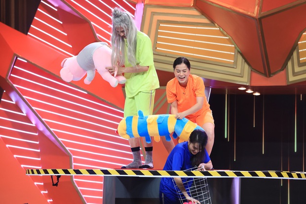 Denis Đặng mang cả bộ tóc dài ngang lưng đi chơi gameshow, tố Trung Quân... gian xảo - Ảnh 7. Denis Đặng mang cả bộ tóc dài ngang lưng đi chơi gameshow, tố Trung Quân... gian xảo - Ảnh 7.
