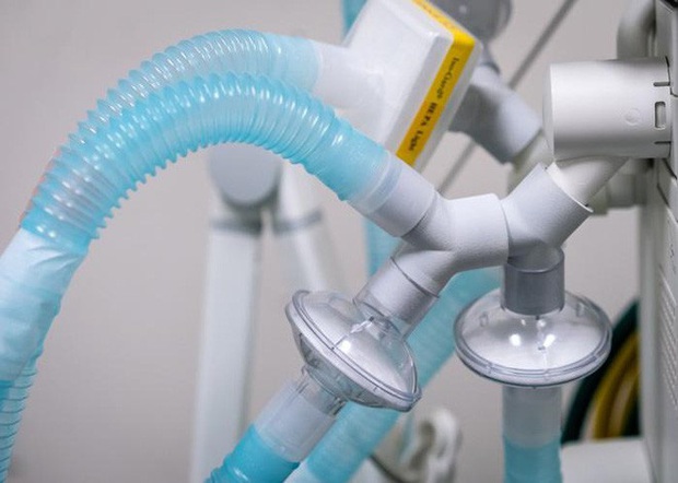 Sử dụng thiết bị in 3D, một máy thở ở Mỹ có thể phục vụ tối đa 4 bệnh nhân Covid-19 trong trường hợp khẩn cấp - Ảnh 3.