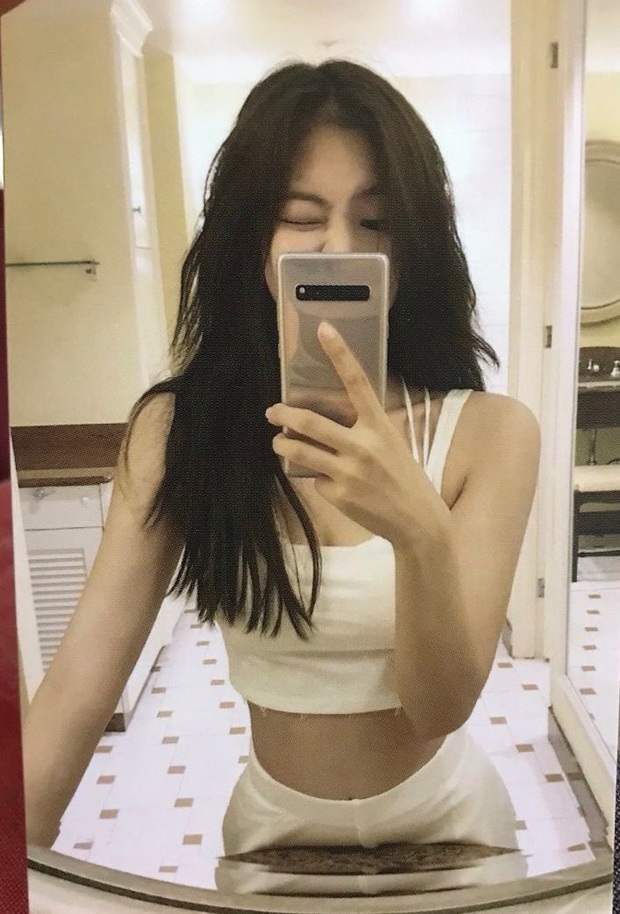 Ở nhà rảnh rỗi thì mặc đẹp rồi selfie trước gương như Jennie là hết chán, lại có thêm loạt ảnh sống ảo khoe thiên hạ - Ảnh 10.