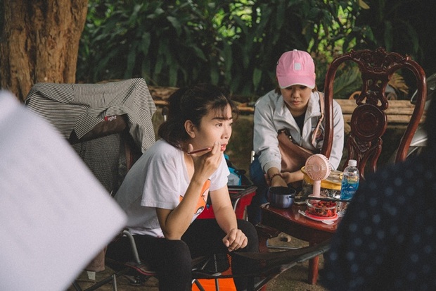 Nghẹn lòng loạt ảnh hậu trường miệng cười tươi rói của cố diễn viên Mai Phương ở dự án phim cuối cùng - Ảnh 4.