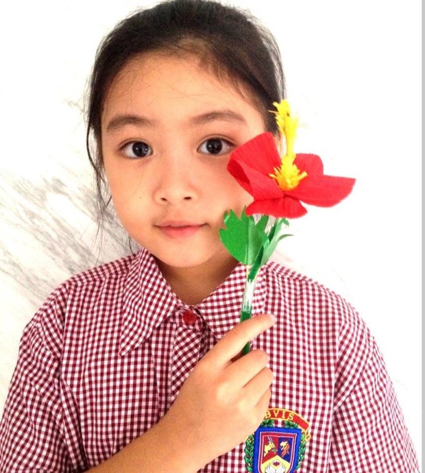 Hành trình thay đổi ngoại hình của Lọ Lem - con gái MC Quyền Linh: Khi bé mũm mĩm, lớn lên cao gầy xinh đẹp xuất sắc - Ảnh 5. Hành trình thay đổi ngoại hình của Lọ Lem - con gái MC Quyền Linh: Khi bé mũm mĩm, lớn lên cao gầy xinh đẹp xuất sắc - Ảnh 5.