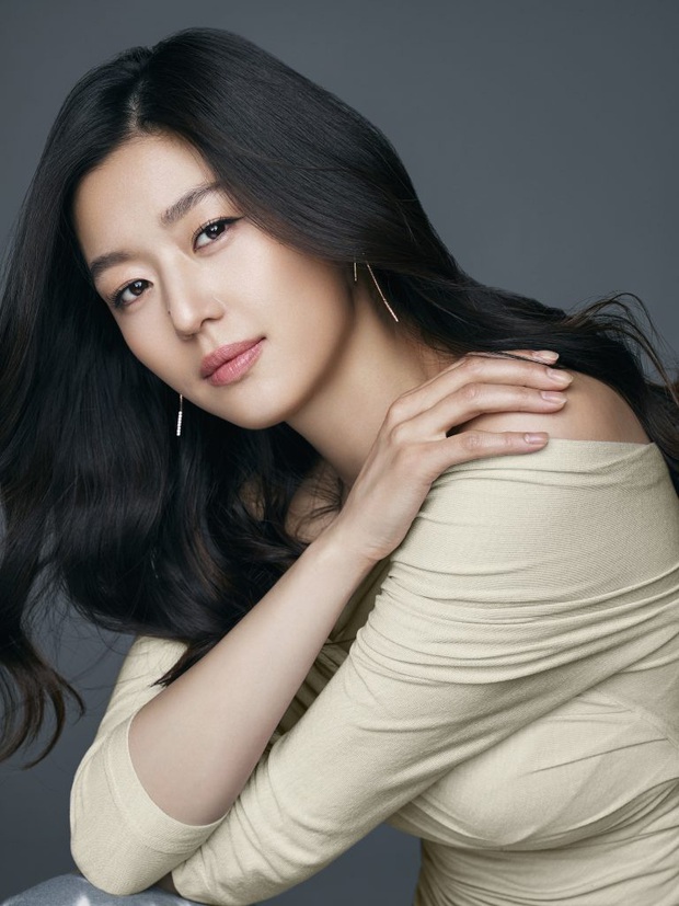 Loạt ảnh chụp vội mợ chảnh Jeon Ji Hyun 20 tuổi đóng quảng cáo giữa đường gây bão MXH: Thảo nào được tôn làm nữ thần! - Ảnh 15. Loạt ảnh chụp vội mợ chảnh Jeon Ji Hyun 20 tuổi đóng quảng cáo giữa đường gây bão MXH: Thảo nào được tôn làm nữ thần! - Ảnh 15.