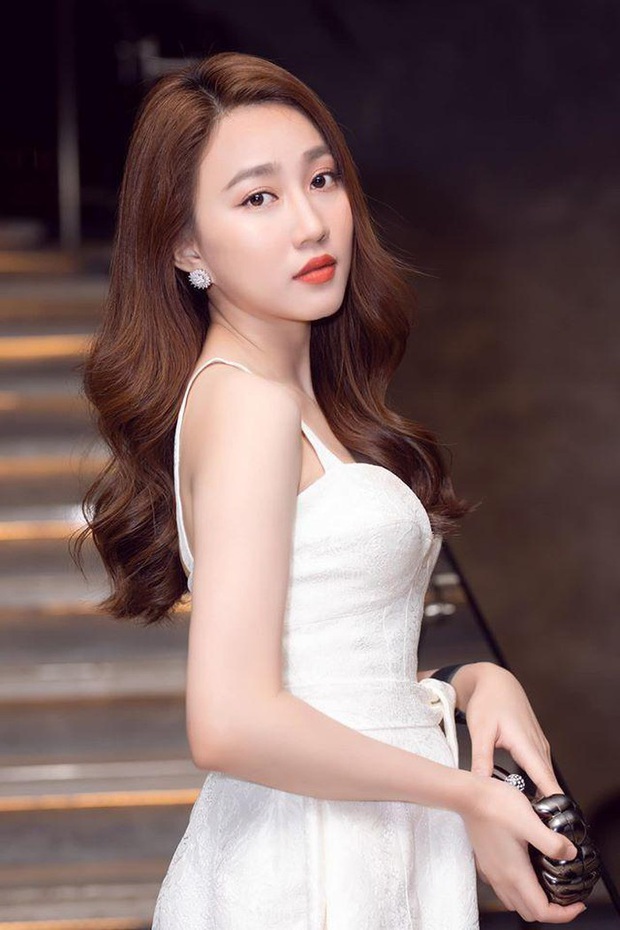 Chuyện cầu thủ yêu mỹ nhân Vbiz: Người bất chấp tẩy chay rồi vẫn tan vỡ, người vượt mọi hoài nghi viên mãn không ngờ - Ảnh 25. Chuyện cầu thủ yêu mỹ nhân Vbiz: Người bất chấp tẩy chay rồi vẫn tan vỡ, người vượt mọi hoài nghi viên mãn không ngờ - Ảnh 25.