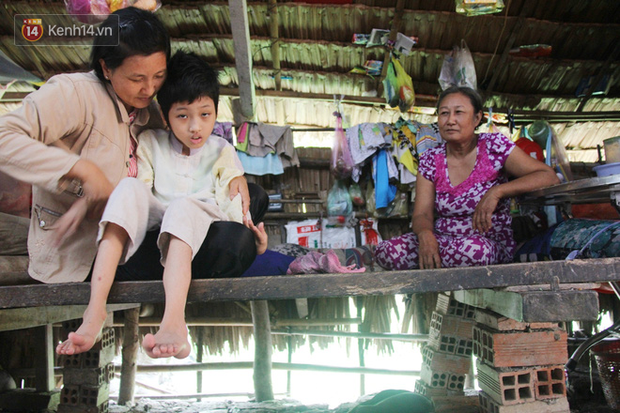 Chê vợ nghèo không xứng, chồng bỏ vợ cùng đứa con trai 9 tuổi bị bại não để đi tìm hạnh phúc mới - Ảnh 12.