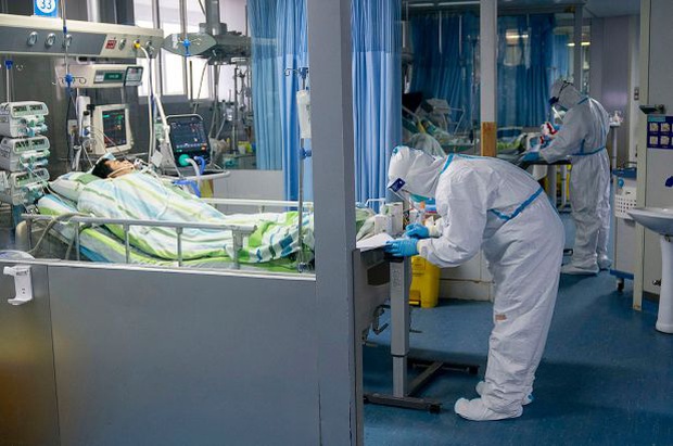 Ra tiền tuyến chống dịch virus corona, nữ bác sĩ bật khóc khi bất ngờ nhận được tin nhắn của chồng: Hẹn gặp lại em ở Vũ Hán - Ảnh 2. Ra tiền tuyến chống dịch virus corona, nữ bác sĩ bật khóc khi bất ngờ nhận được tin nhắn của chồng: Hẹn gặp lại em ở Vũ Hán - Ảnh 2.