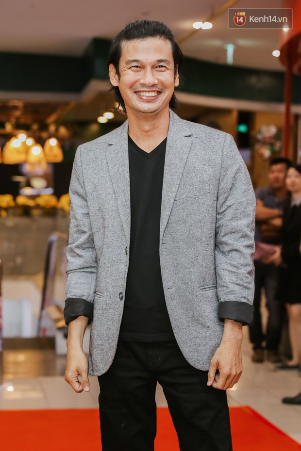 Lâu rồi showbiz không trẩy hội, dân làng tấp nập áo quần xuất hiện tại thảm đỏ Nắng 3 - Ảnh 13. Lâu rồi showbiz không trẩy hội, dân làng tấp nập áo quần xuất hiện tại thảm đỏ Nắng 3 - Ảnh 13.