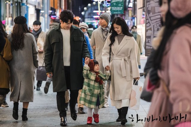 Mỹ nhân tình địch của Kim Tae Hee ở HI BYE, MAMA: Người mới thua đau đầy đáng thương trước người vợ quá cố - Ảnh 7. Mỹ nhân tình địch của Kim Tae Hee ở HI BYE, MAMA: Người mới thua đau đầy đáng thương trước người vợ quá cố - Ảnh 7.